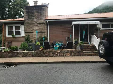 325 HIGHLAND AVE, MULLENS, WV 25882, photo 1 of 50
