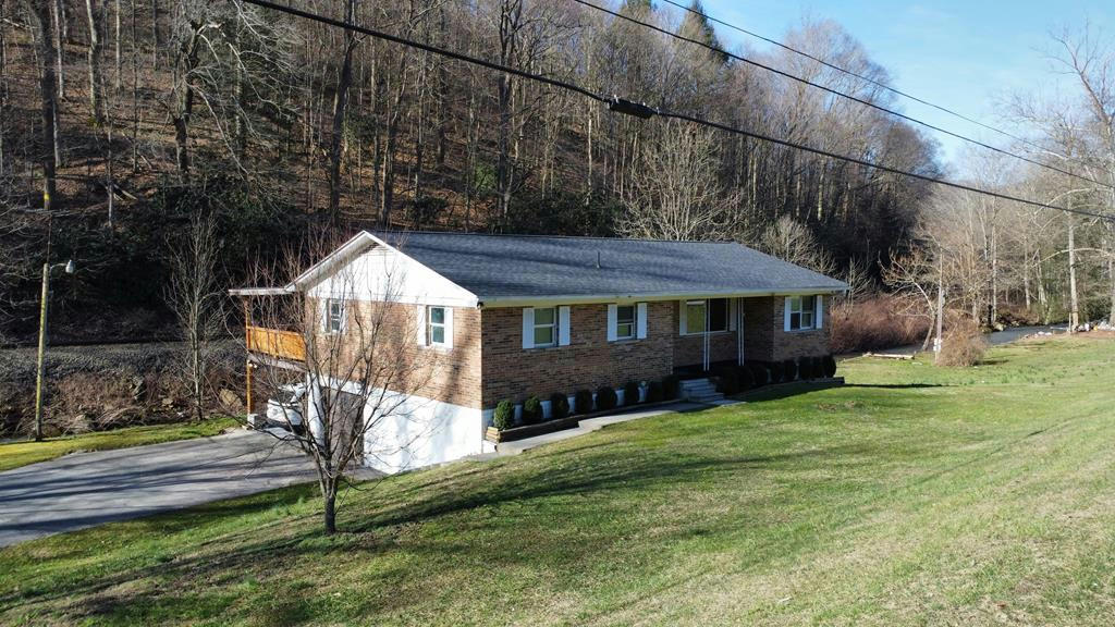 5241 DEEPWATER MOUNTAIN RD, FAYETTEVILLE, WV 25840, photo 1 of 29