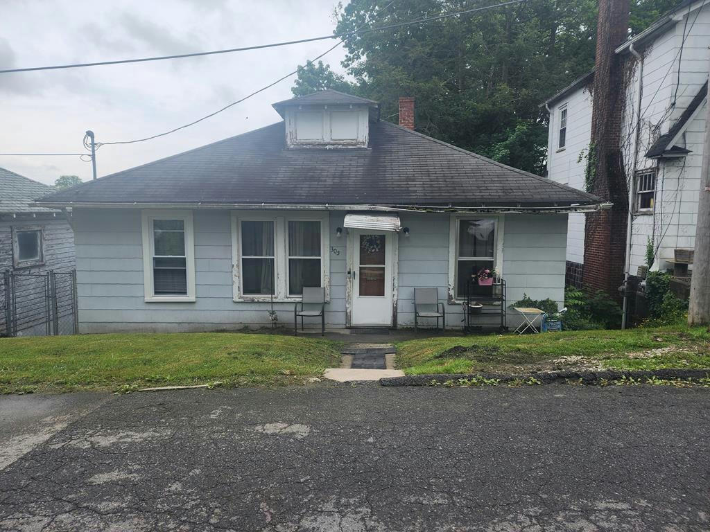 305 2ND AVE, BECKLEY, WV 25801, photo 1 of 12