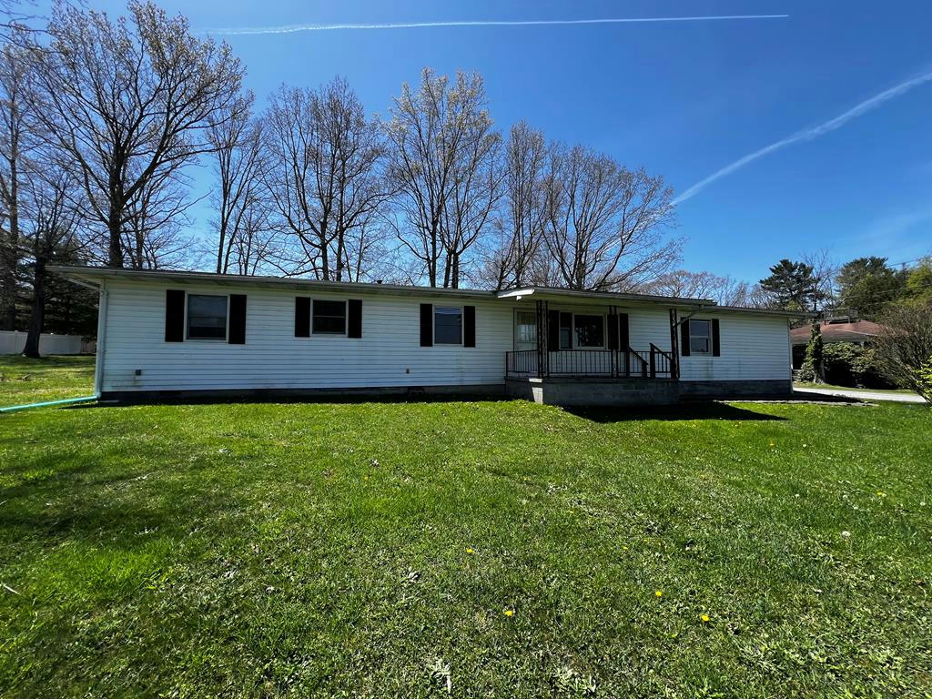 121 BLAIR AVE, BECKLEY, WV 25801, photo 1 of 18